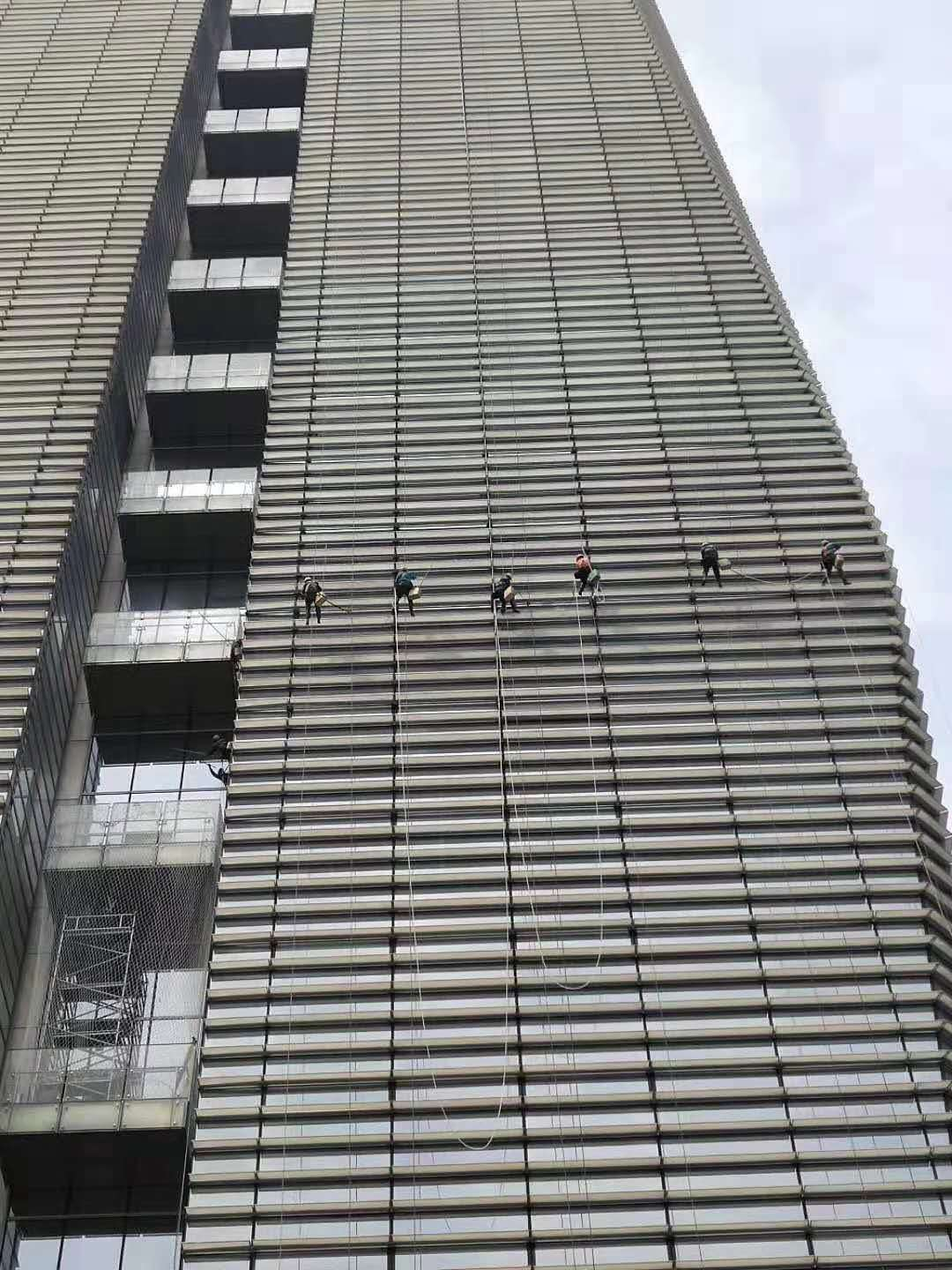 满京华.艺峦大厦外墙清洗