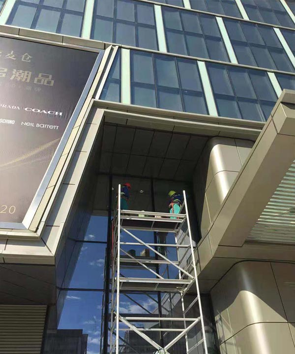 环球商务中心外墙清洗